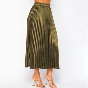 H&M Olive Green Pleated Skirt